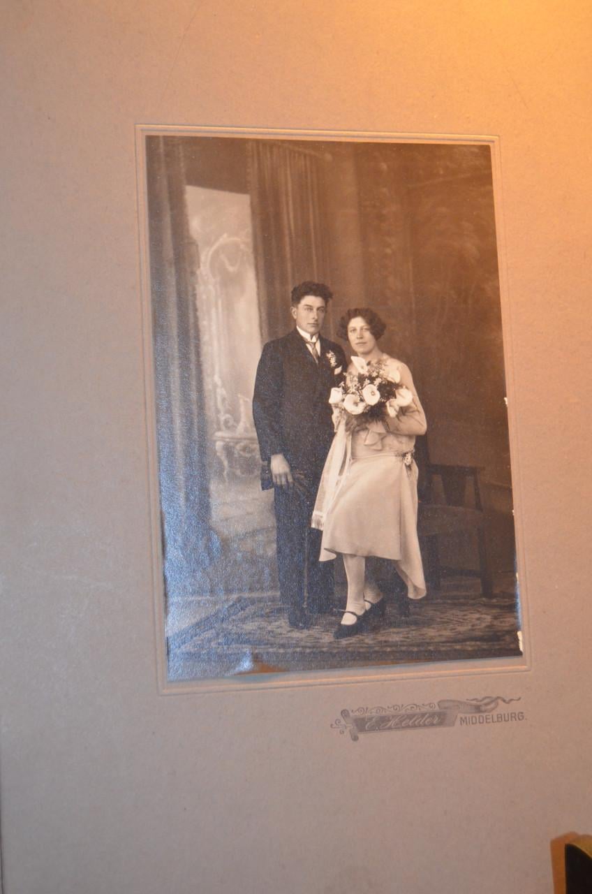 Oude foto van een bruidspaar Middelburg e. o. . Ong. 1900