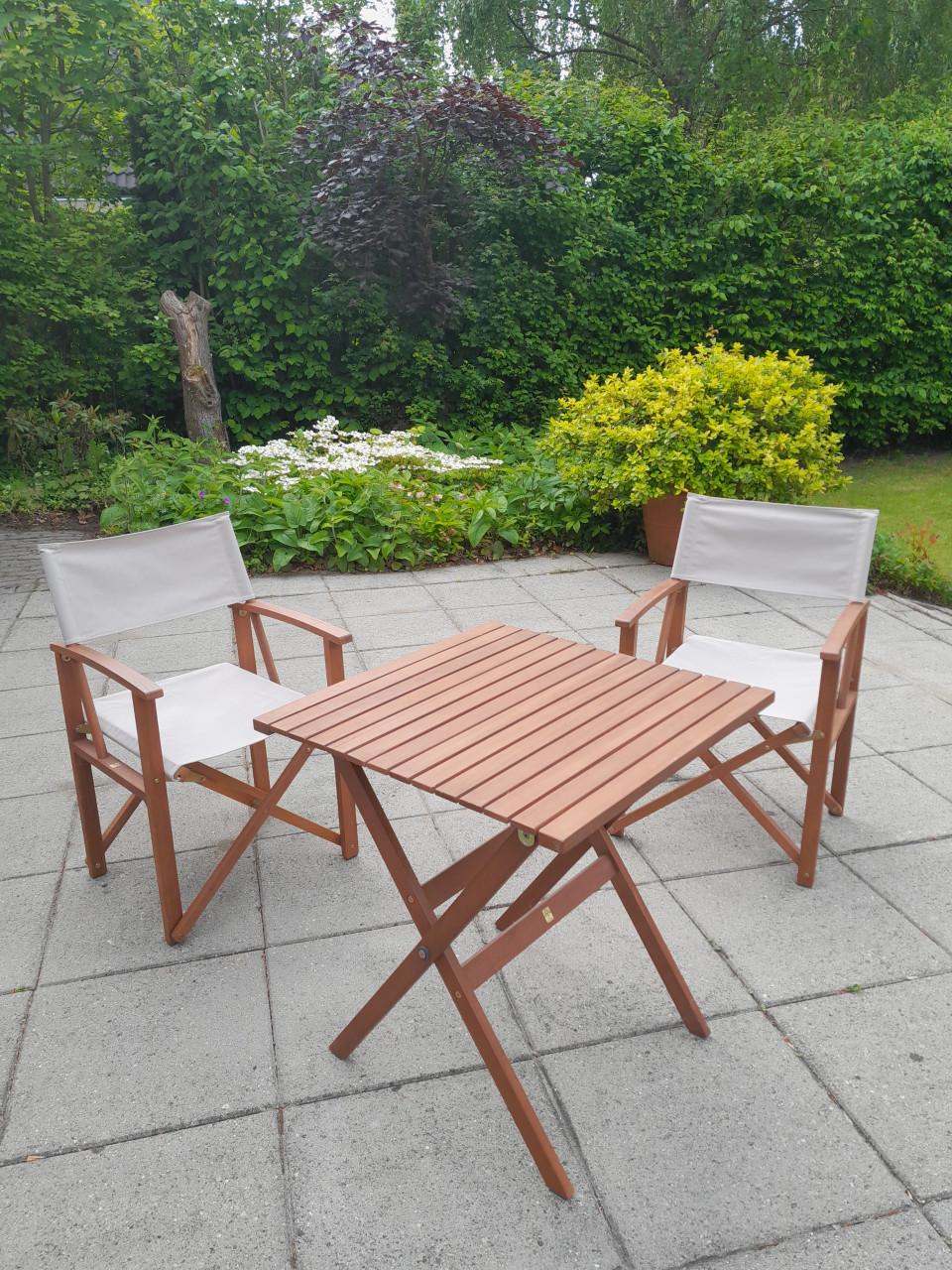 2 nieuwe hardhouten regiseursstoeltjes + tafel (alles opklapbaar)