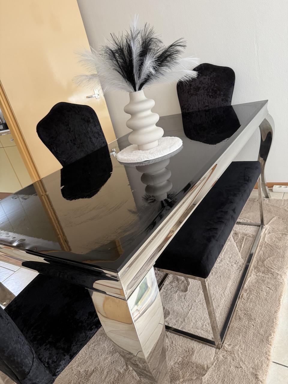 „Ik wil een eettafel met stoelen als set verkopen.“