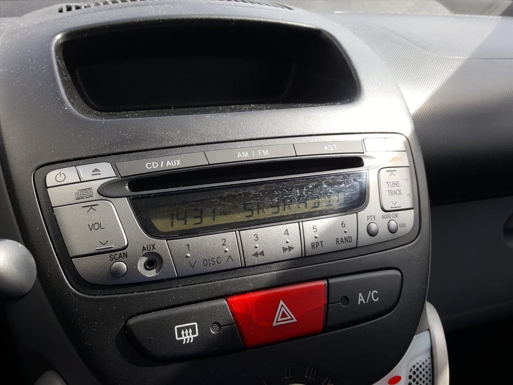 Peugeot 107 1.0 12v 68pk 5d xs airco | radio & cd-speler | lage km-stand | 