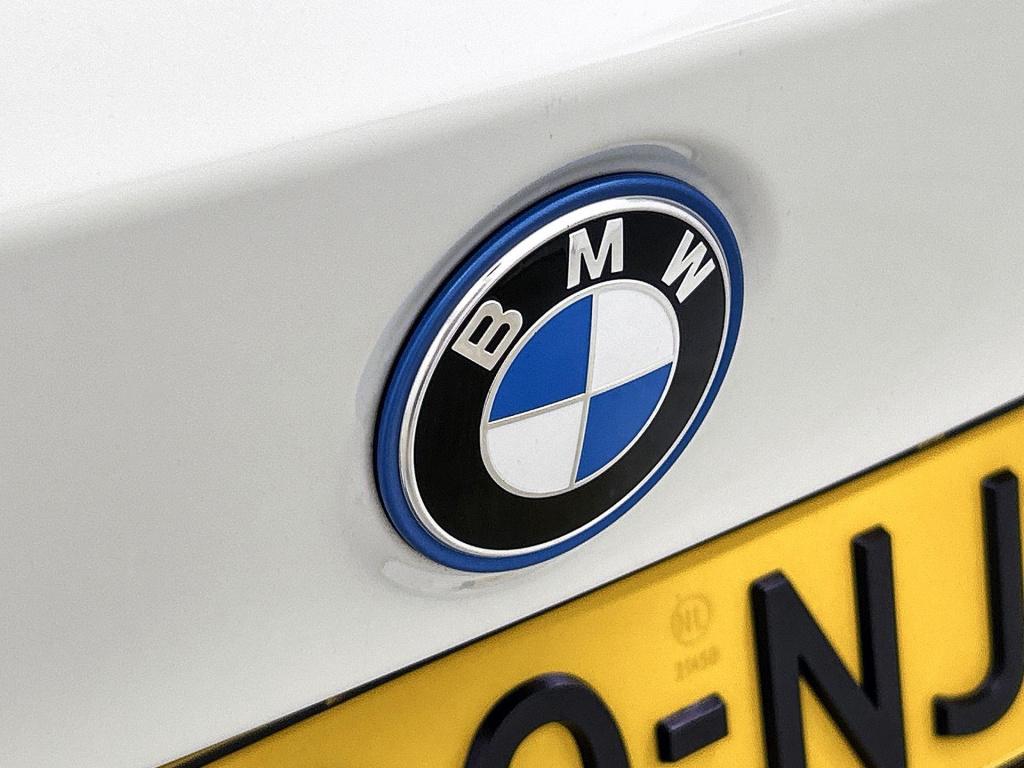 BMW X1 xdrive25e high executive | automaat | leder | parkeer sensoren | nav