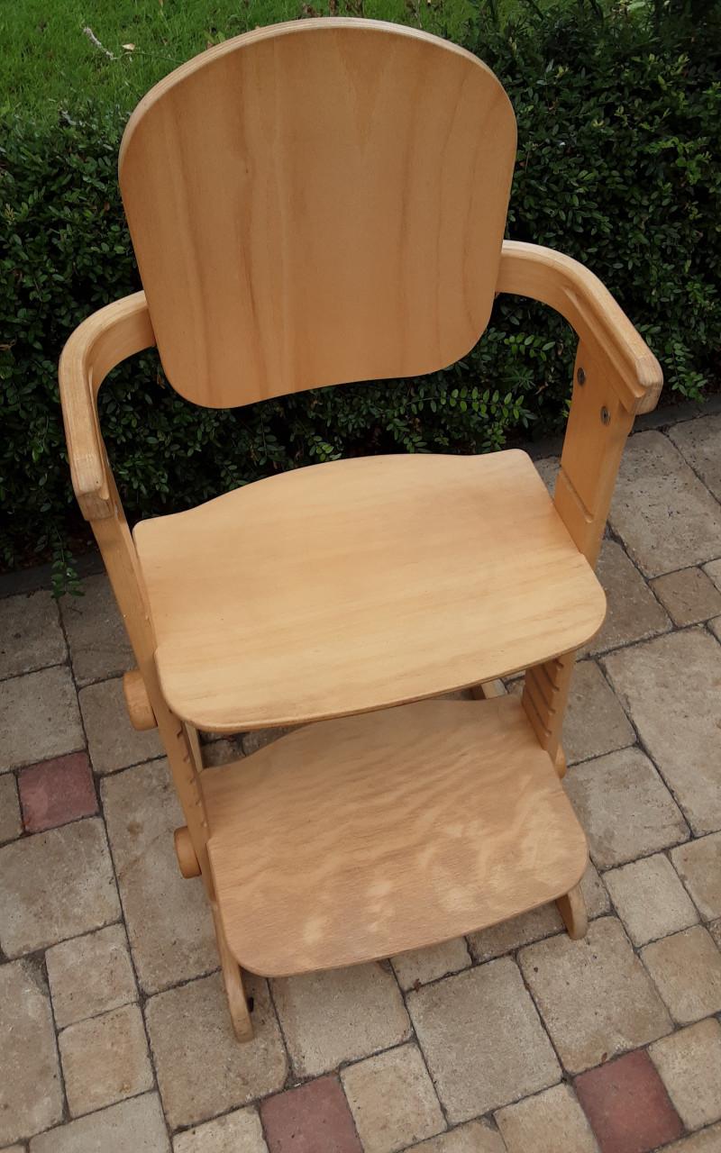 Houten kinderstoel