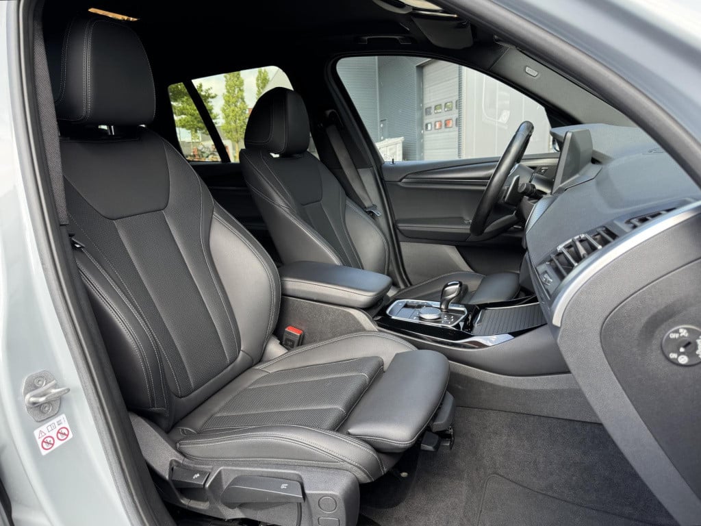 BMW X3 xdrive20i high executive m sport | trekhaak uitklapbaar | navigatie 
