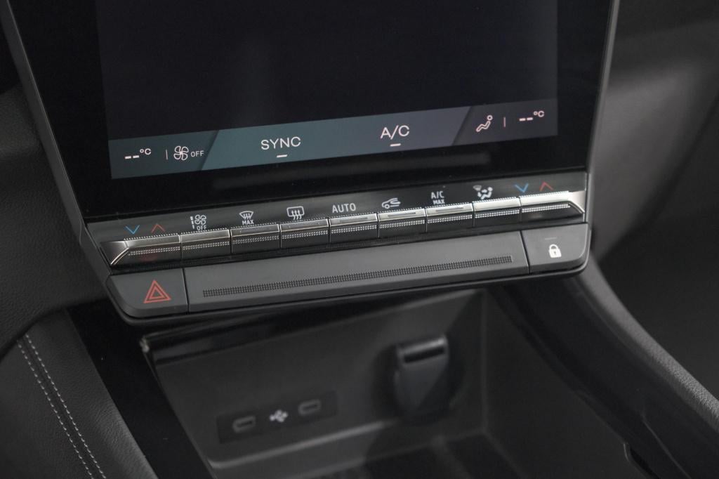 Renault Austral 1.2 e-tech full hybrid 200 techno | 360 camera | panoramada