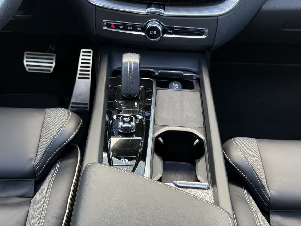 Volvo XC60 t8 455pk recharge plus dark| panodak| adap.cruise| trekhaak| ca