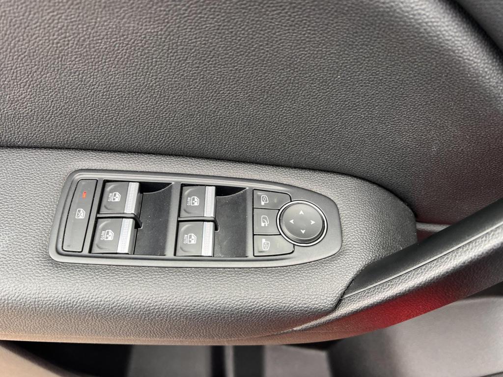 Renault Captur 1.3 tce 140 aut, intens met vele opties, camera, zelf sturen