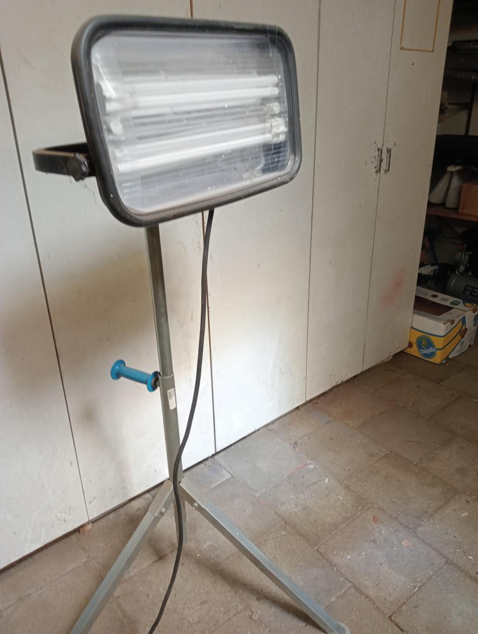 Bouwlamp op statief
