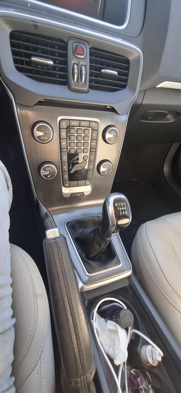 Volvo v40 d2. bj 10-10-2014