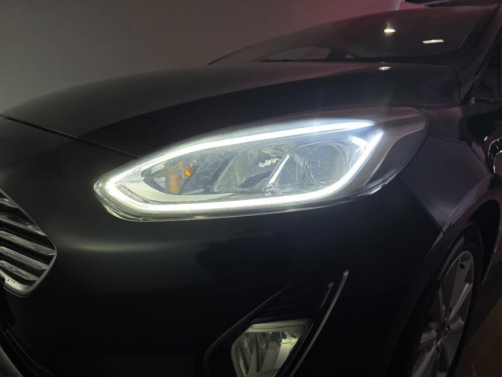 Ford Fiesta occasion 1.0 ecoboost titanium (luxe uitvoering) met carplay en