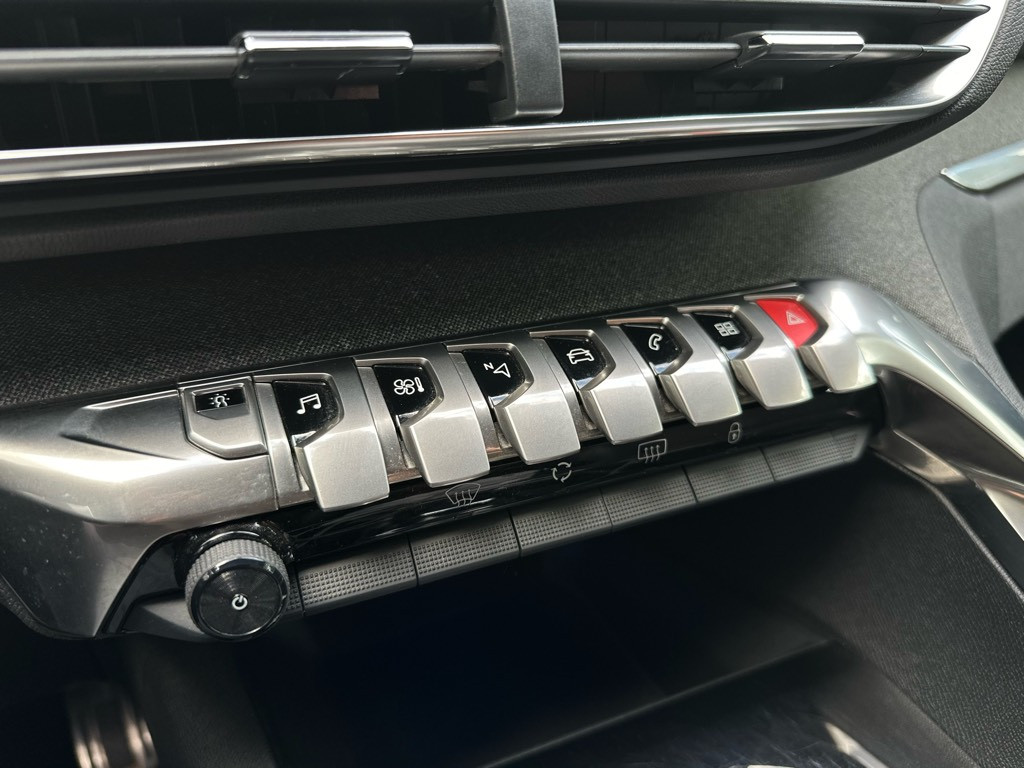 Peugeot 3008 1.2 gt line // automaat // dealeronderhouden //