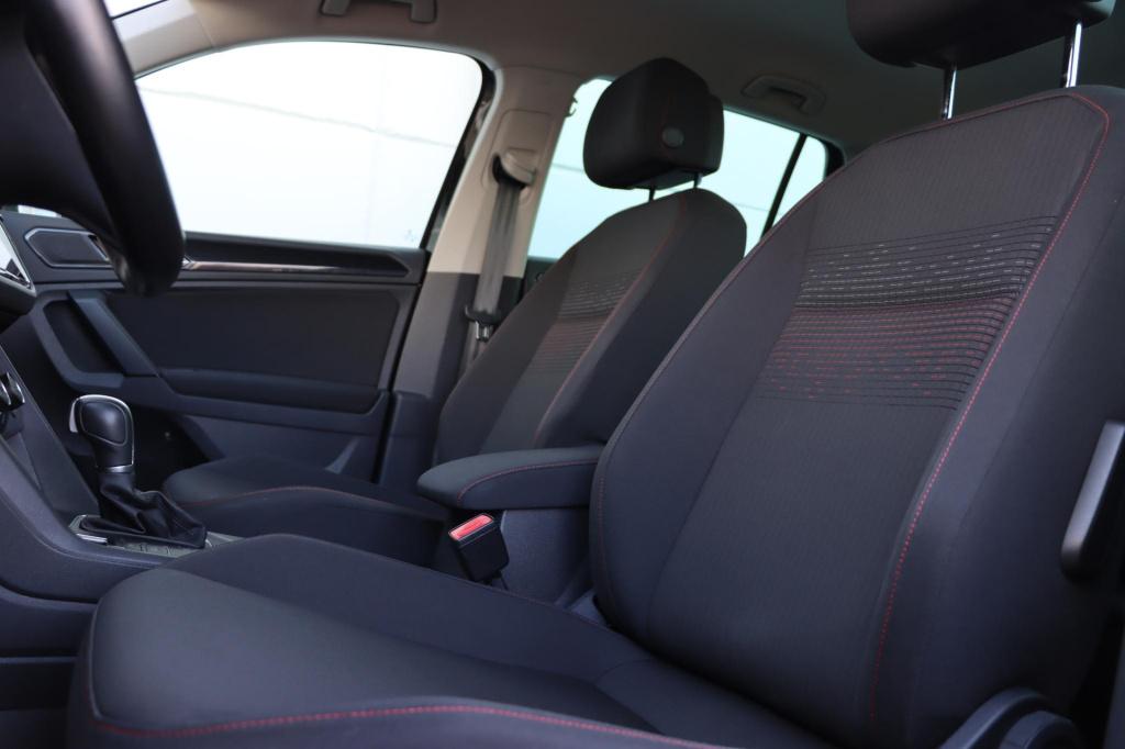 Volkswagen Tiguan 1.4 tsi act comfortline business r 150pk dsg7