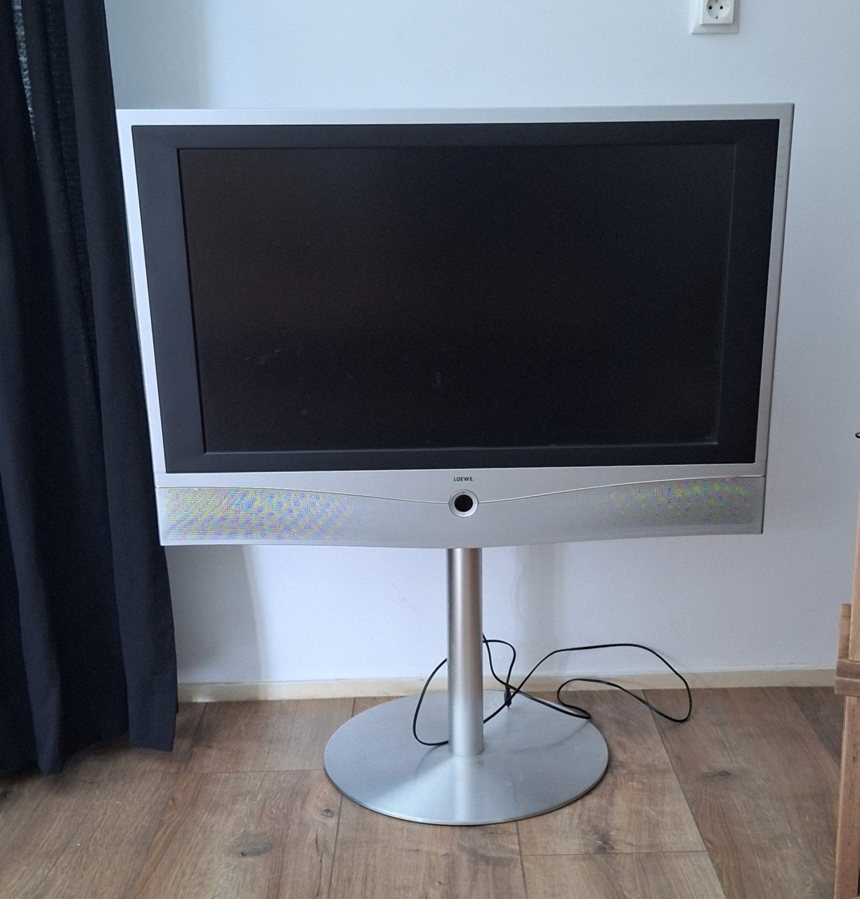 Vintage loewe tv op standaard