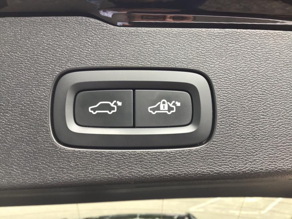 Volvo V60 2.0 t6 awd r. r-des. audio & park assist & climate line
