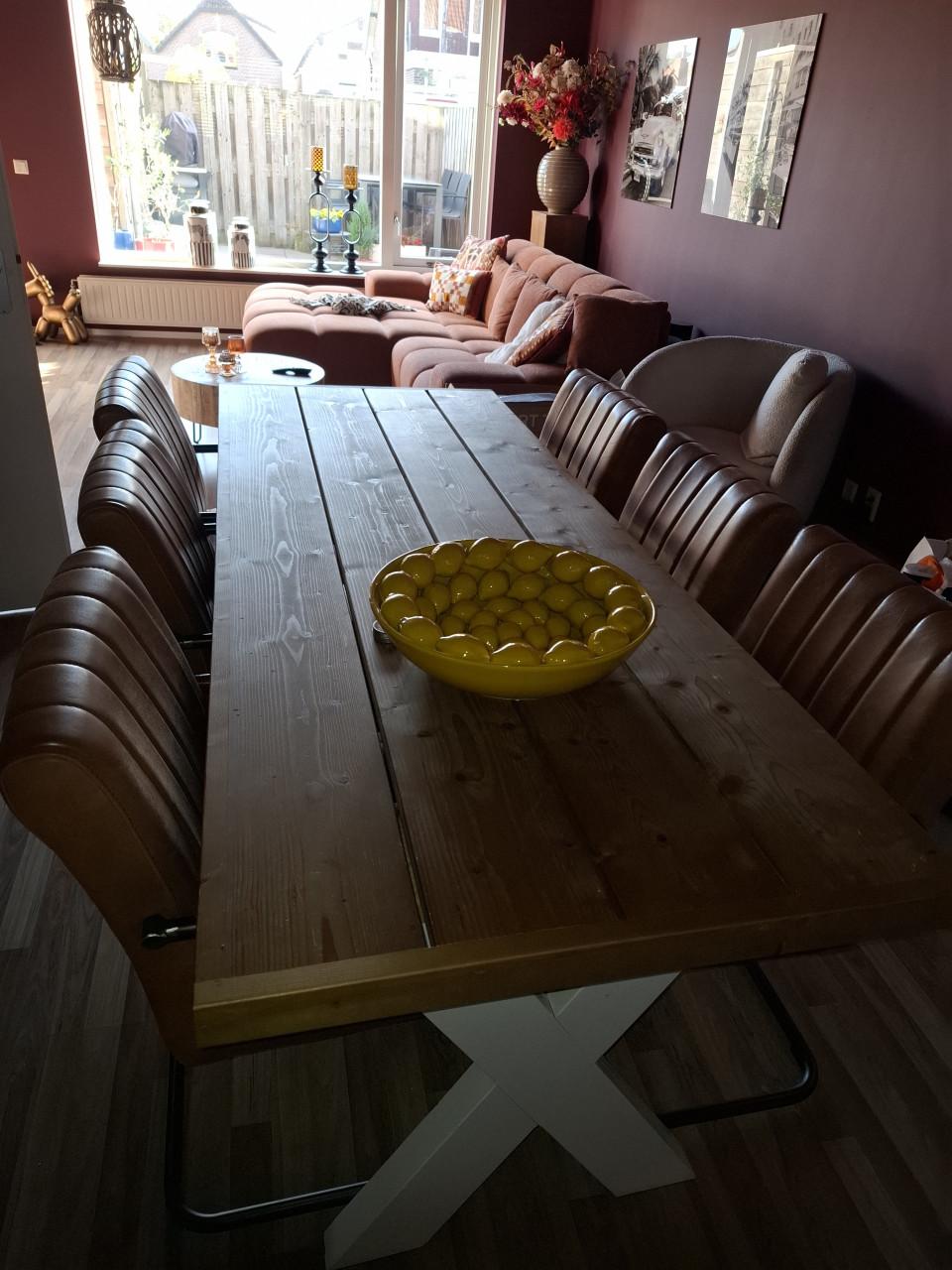 Eettafel 220 cm bij 84 cm