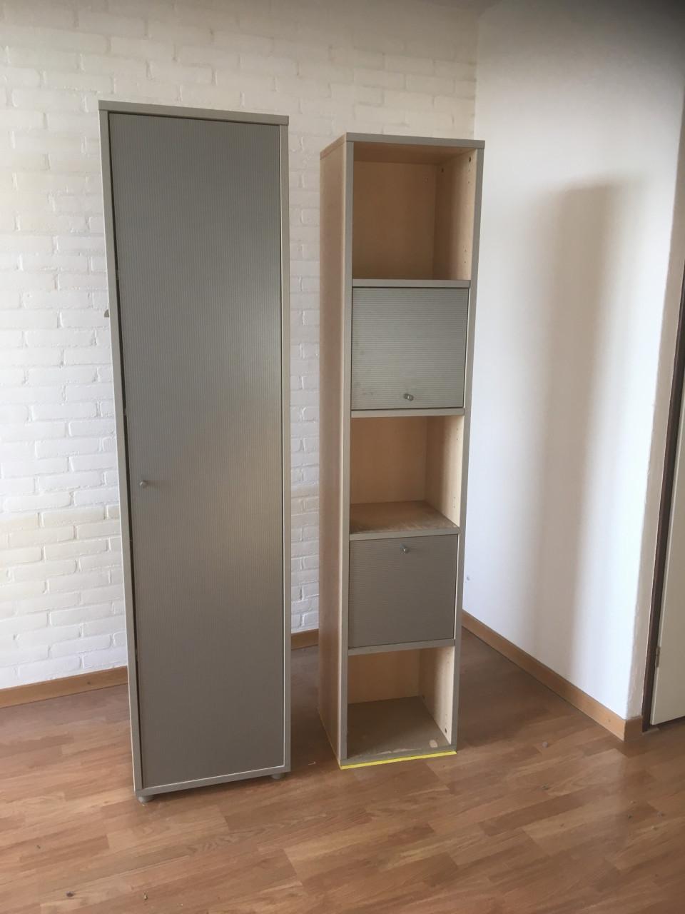 2 smalle hoge kasten