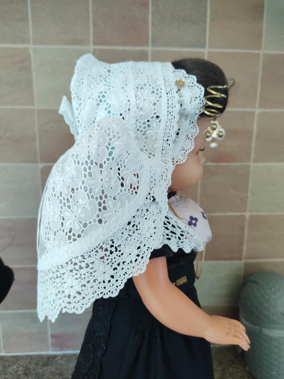 2 prachtige poppen met Walcherse klederdracht. Staart muts, Zeeland