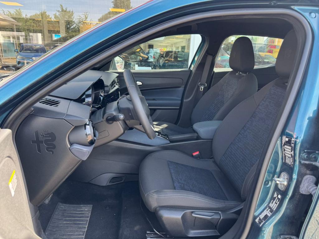 Alfa Romeo Junior elettrica 54 kwh
