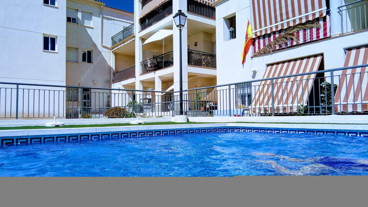 Geniet van een fabuleus uitzicht vanaf uw balkon in de zon.