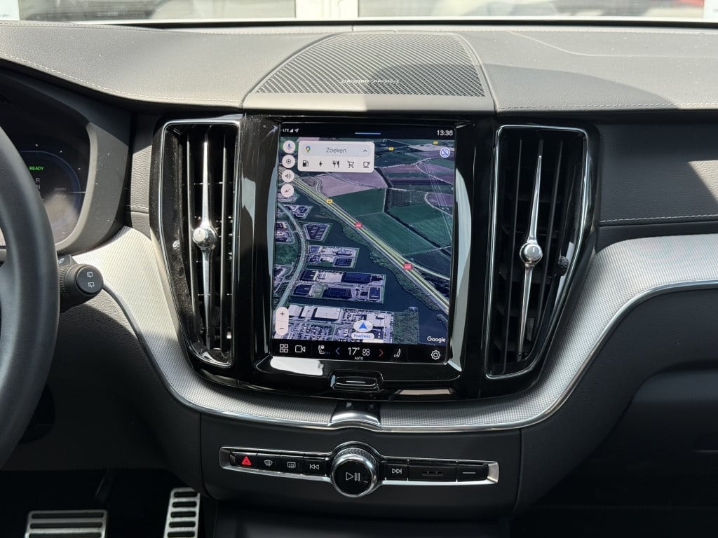 Volvo XC60 t6 340pk recharge r-design| adap.cruise| luchtvering| panodak| 2