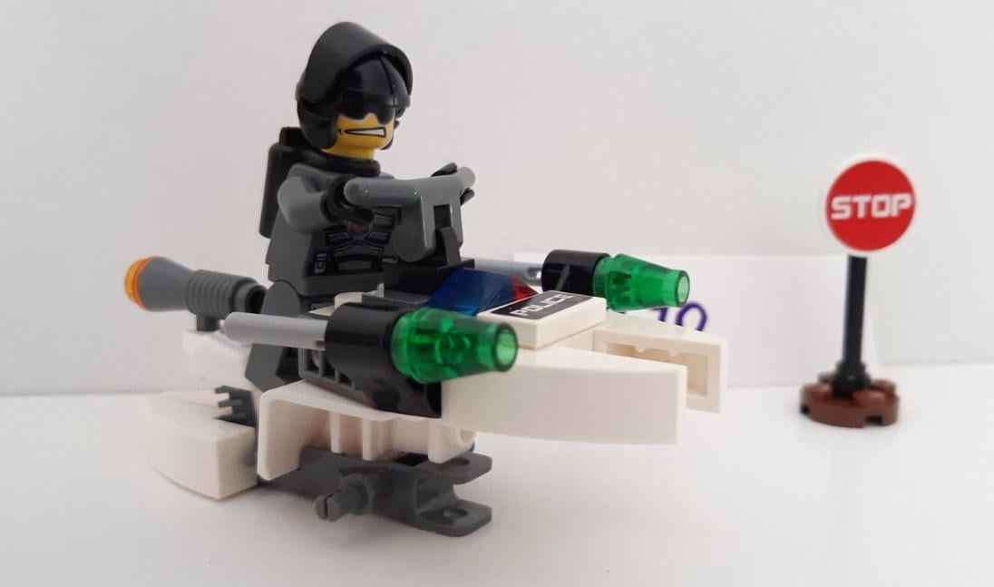 LEGO Space Police 5970: De Vriesstraal met Kranxx + Ruimtepolitie 3 Agent 2