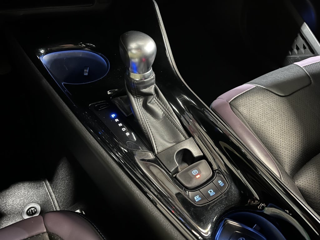 Toyota C-hr 1.8 hybrid bi-tone plus | leer | camera | trekhaak |