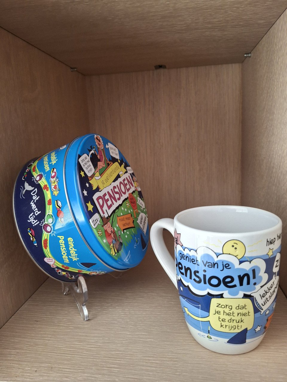 Beker en koektrommel "Pensioen"