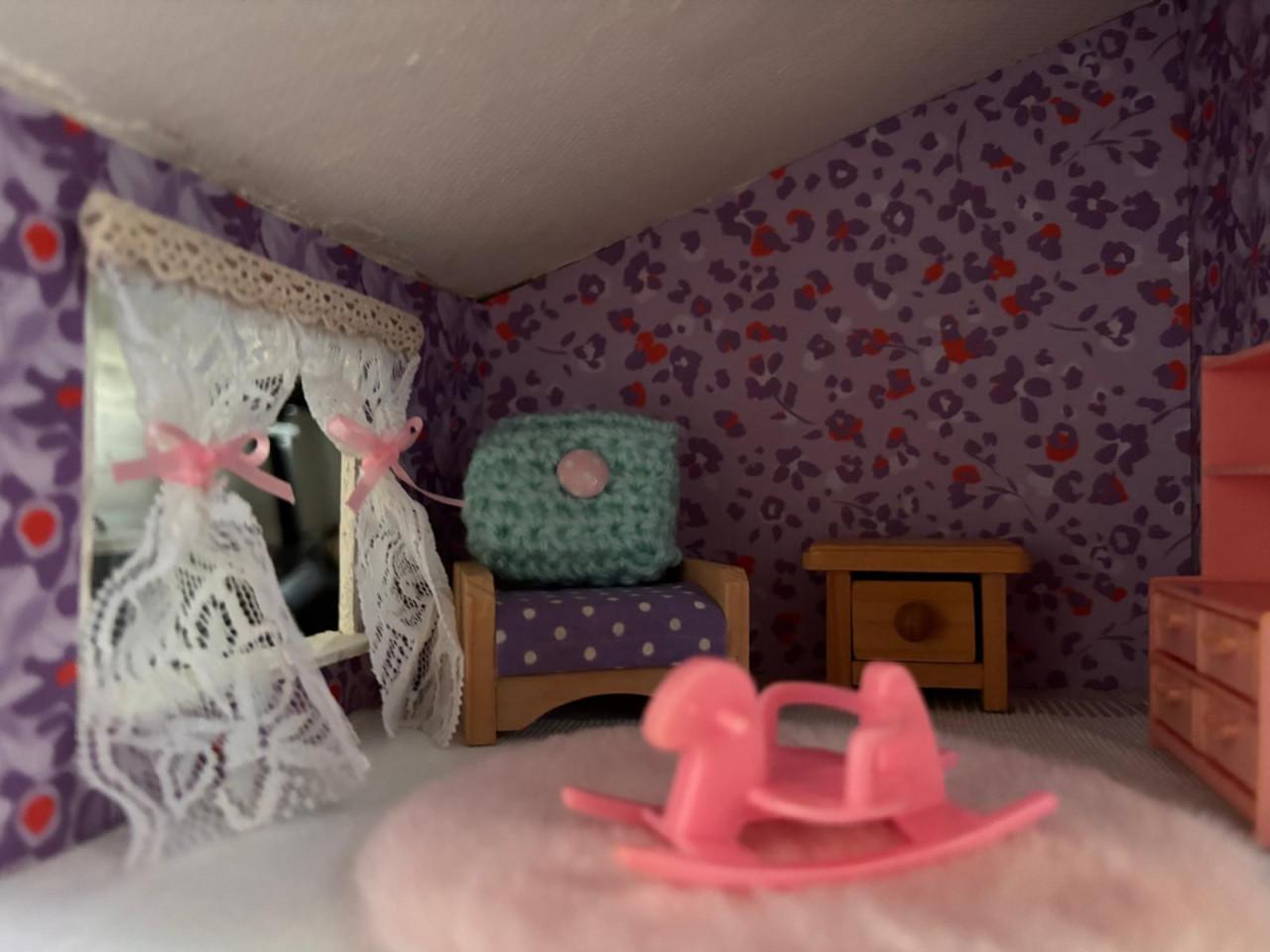 Te koop poppenhuis drie losse elementen