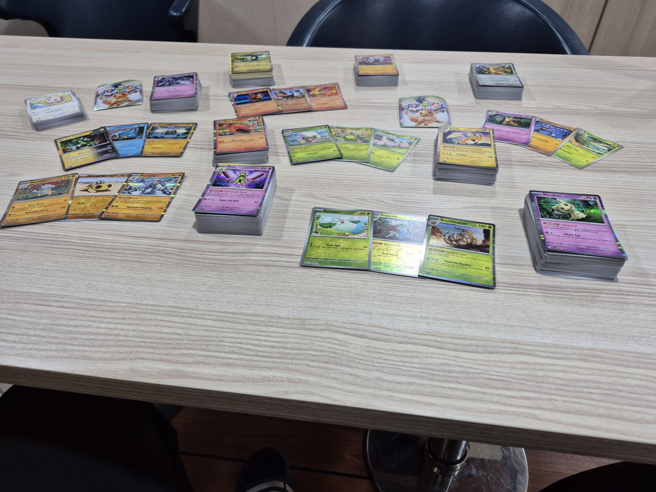 Hele mooie partij van 500+ pokemon kaarten.