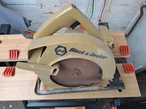 Te koop zaag machine black en decker