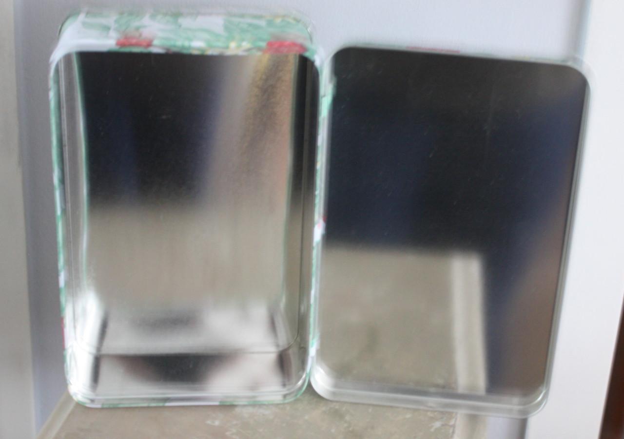 Blik met baadjes patroon