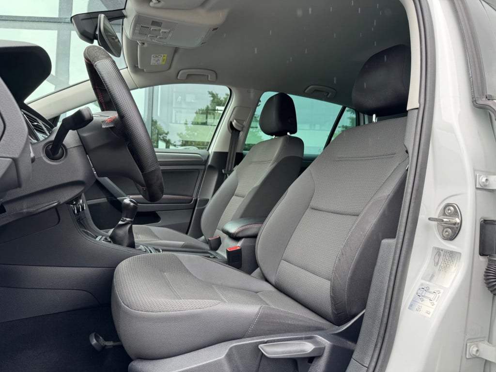 Volkswagen Golf 1.0 tsi r-line * navigatie * adaptieve cruise control * pdc