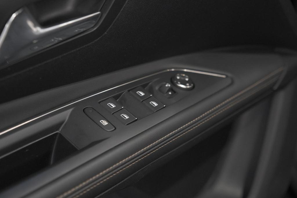 Peugeot 5008 1.6 puretech 180 eat8 gt pack | compleet! | schuif-/kanteldak 