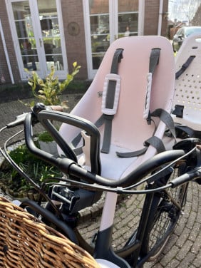 Fietsstoeltje voorop Urban Iki met windscherm