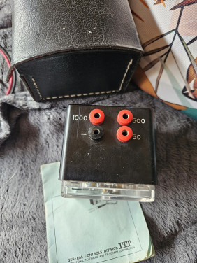 Zgan  ITT General Controls Millivoltmeter in leren opbergtas....