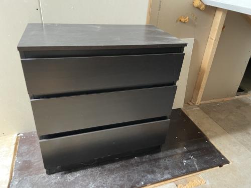 Kast met drie ladens