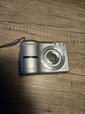 Werkende mooie vintage Olympus X 775 digitale Zoomcamera....