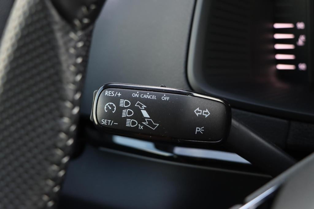 Skoda Karoq 1.5 tsi sportline business 150pk dsg7