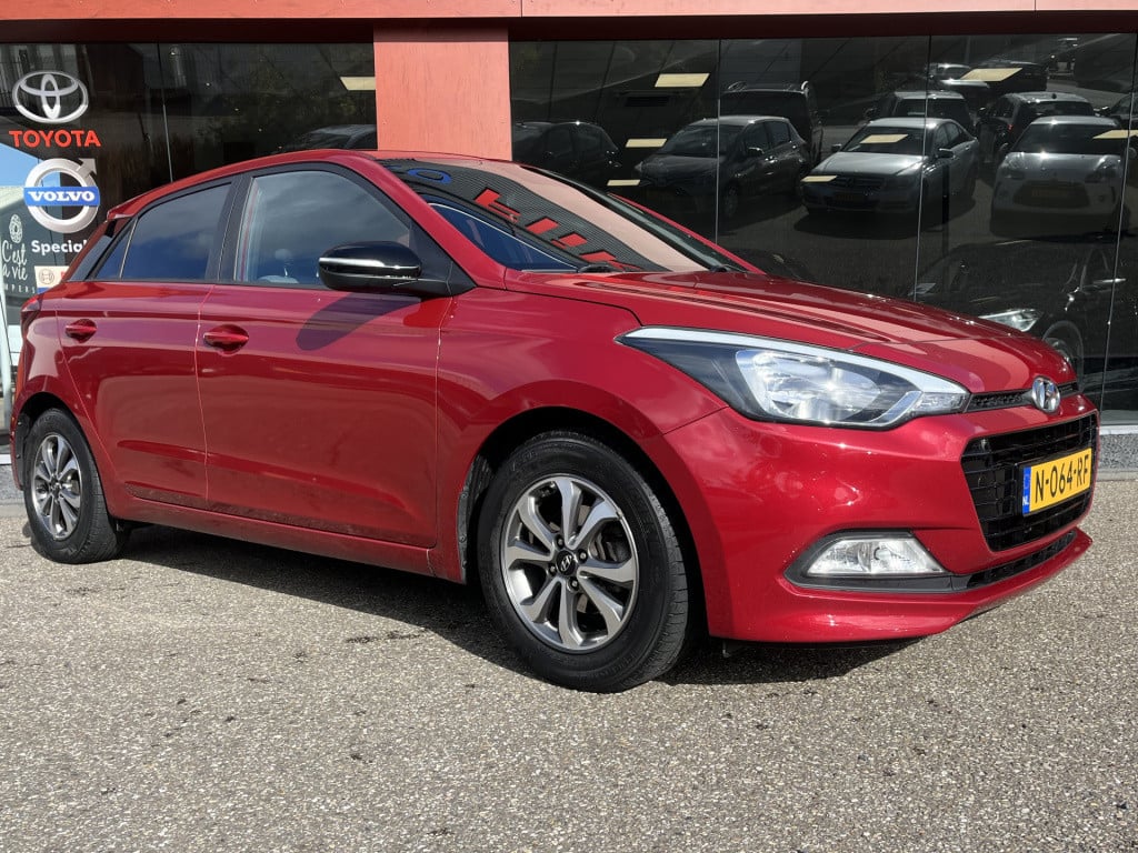 Hyundai I 20 1.2 hp i-motion premium | stuur/stoelverw. | radio | airco