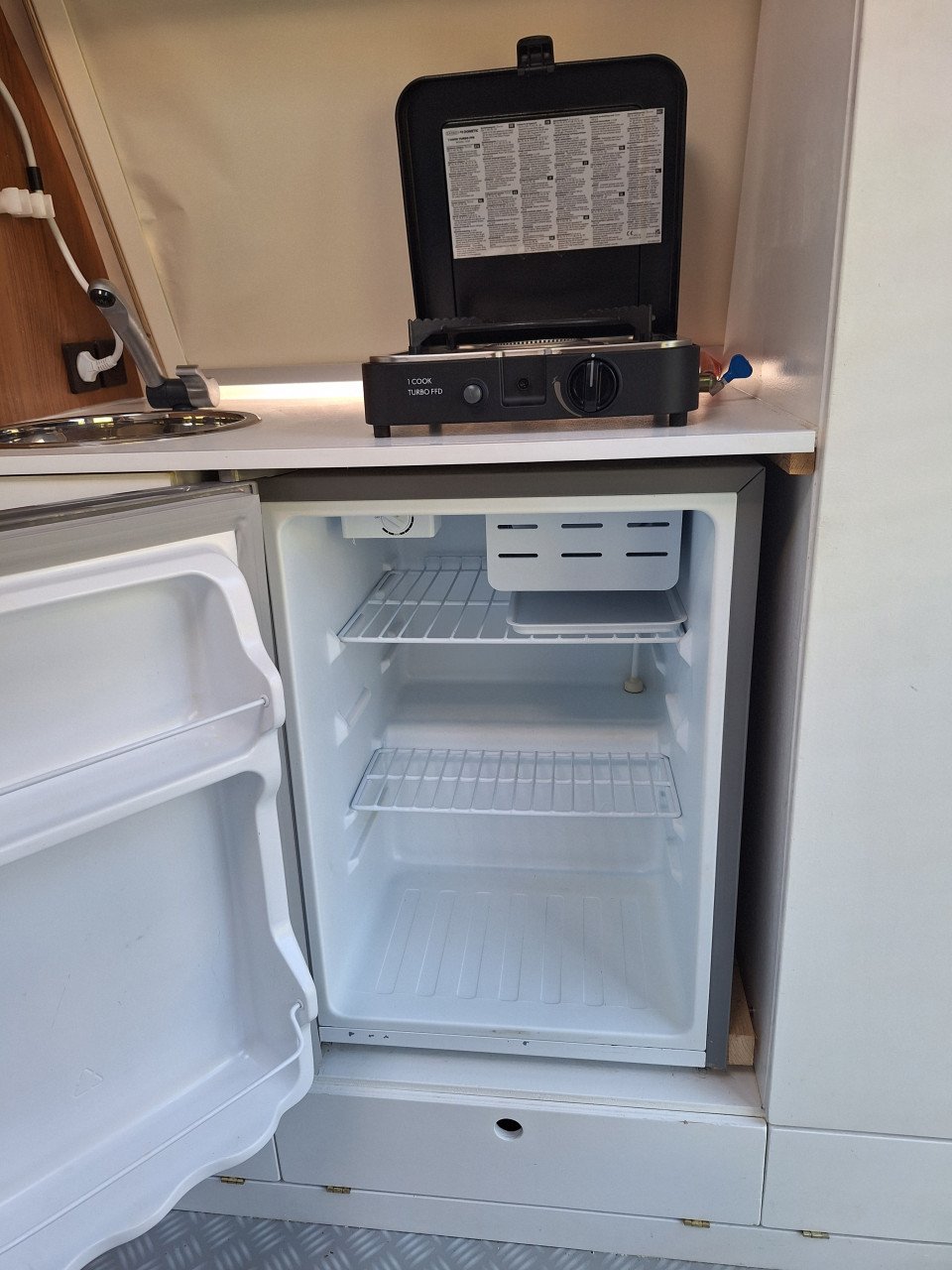 Kleine caravan te koop