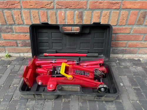 Degelijke Garagekrik / Auto krik- Inclusief steunen
