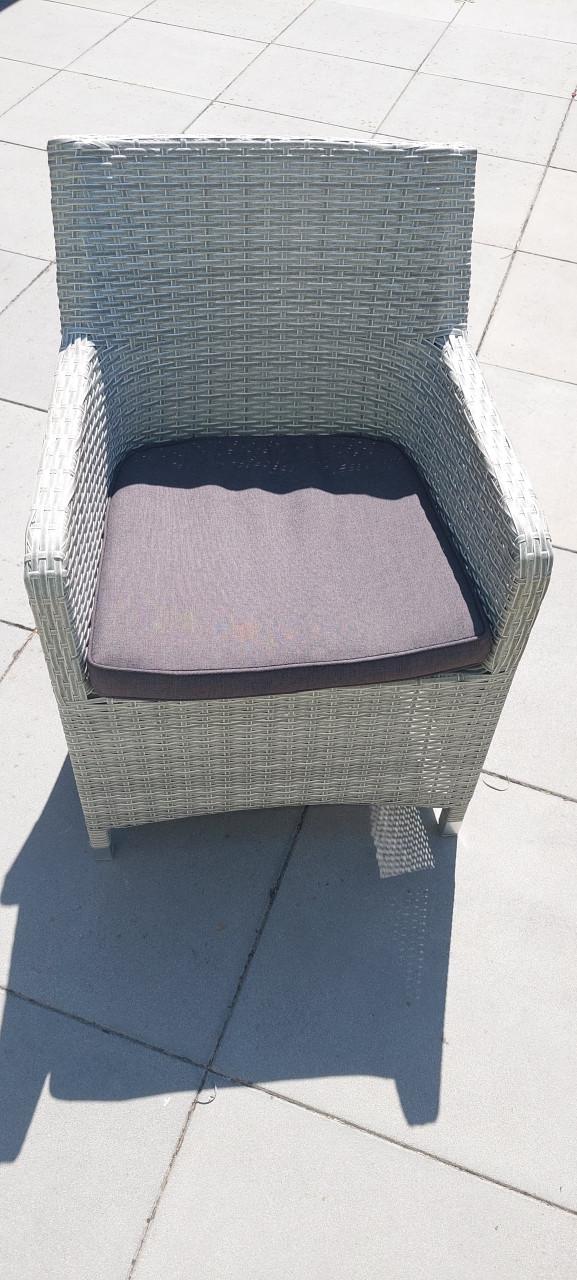 Tuintafel met stoelen