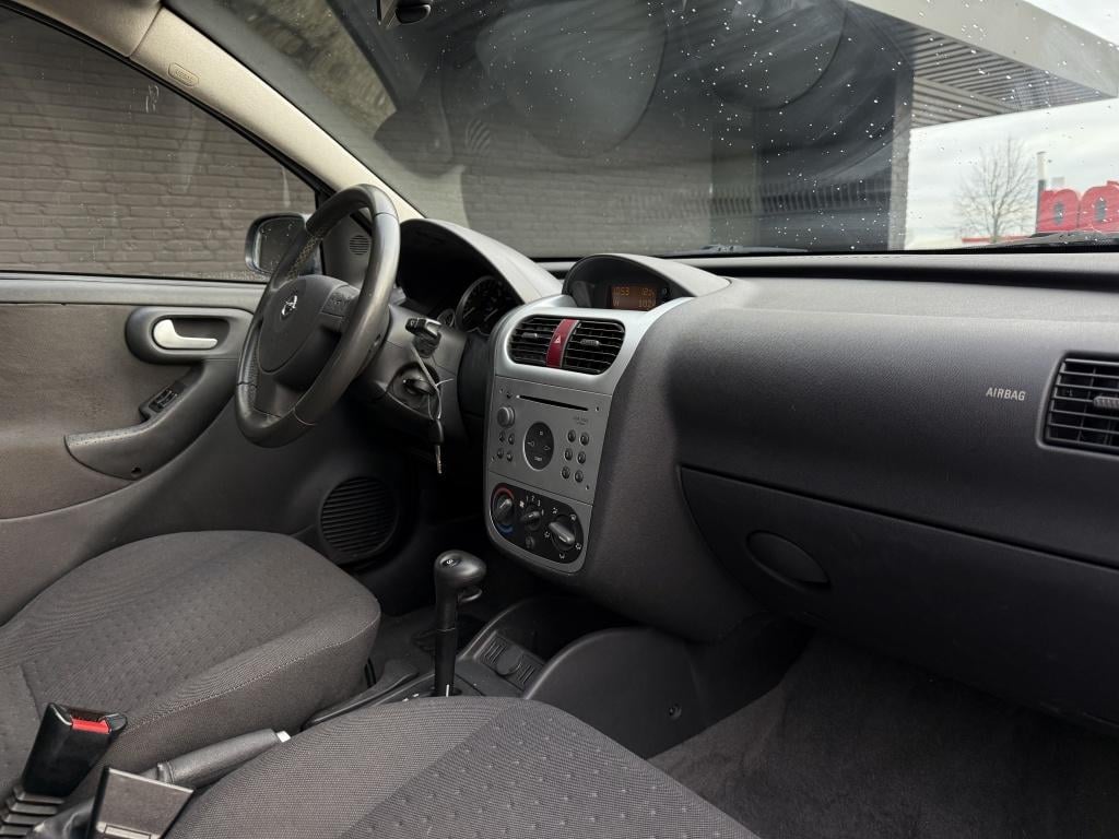 Opel Corsa 1.4-16v njoy automaat!