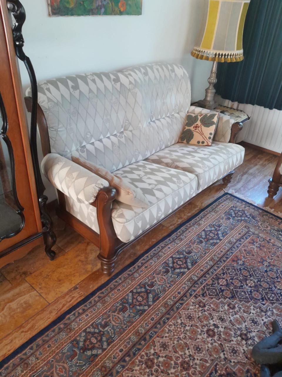 2+3 zits bank, 2 fauteuils en 2 salontafels