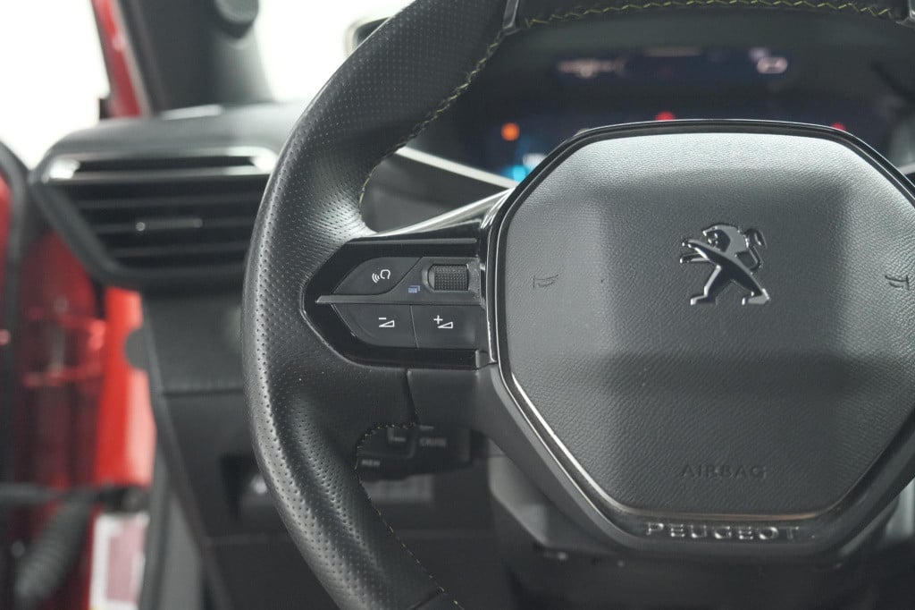 Peugeot E-2008 ev gt pack 50 kwh | panoramadak | camera | adaptieve cruise 