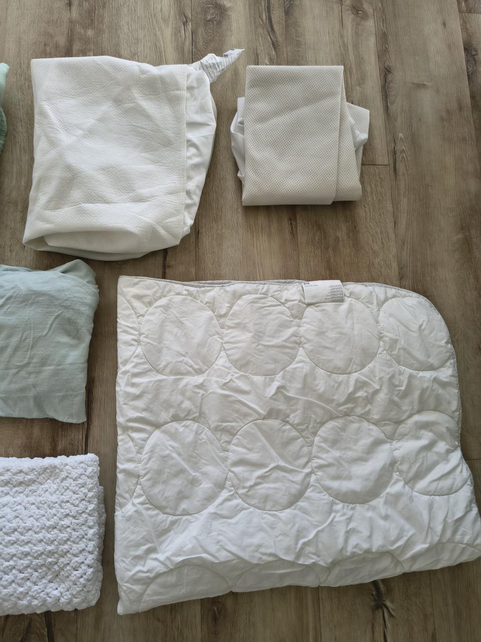 Complete babykamer uitzet, ledikant aerosleep, hoeslakens.