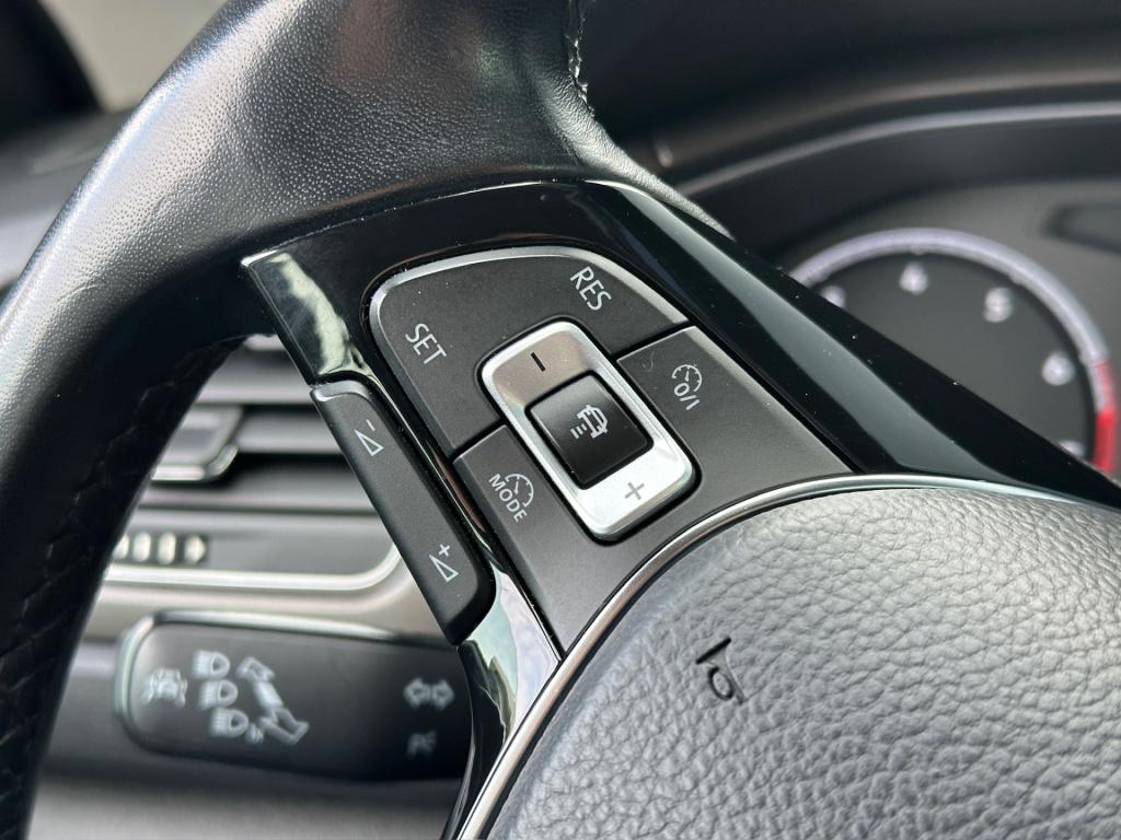 Volkswagen T-roc 1.5 tsi 150pk style | trekhaak | navi | camera | carplay |