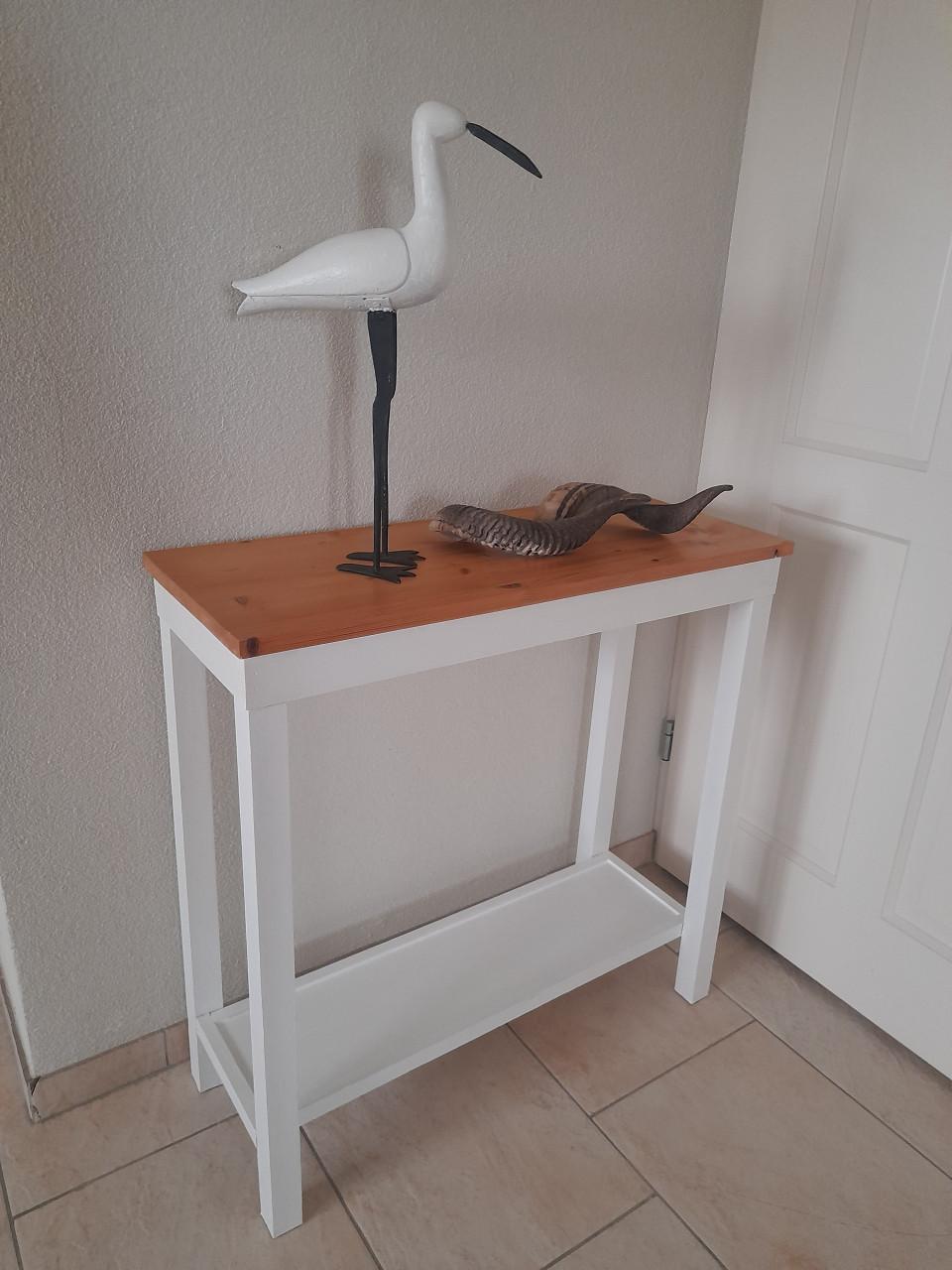 Side Table  30 x 75 x 75H ( in goede staat )