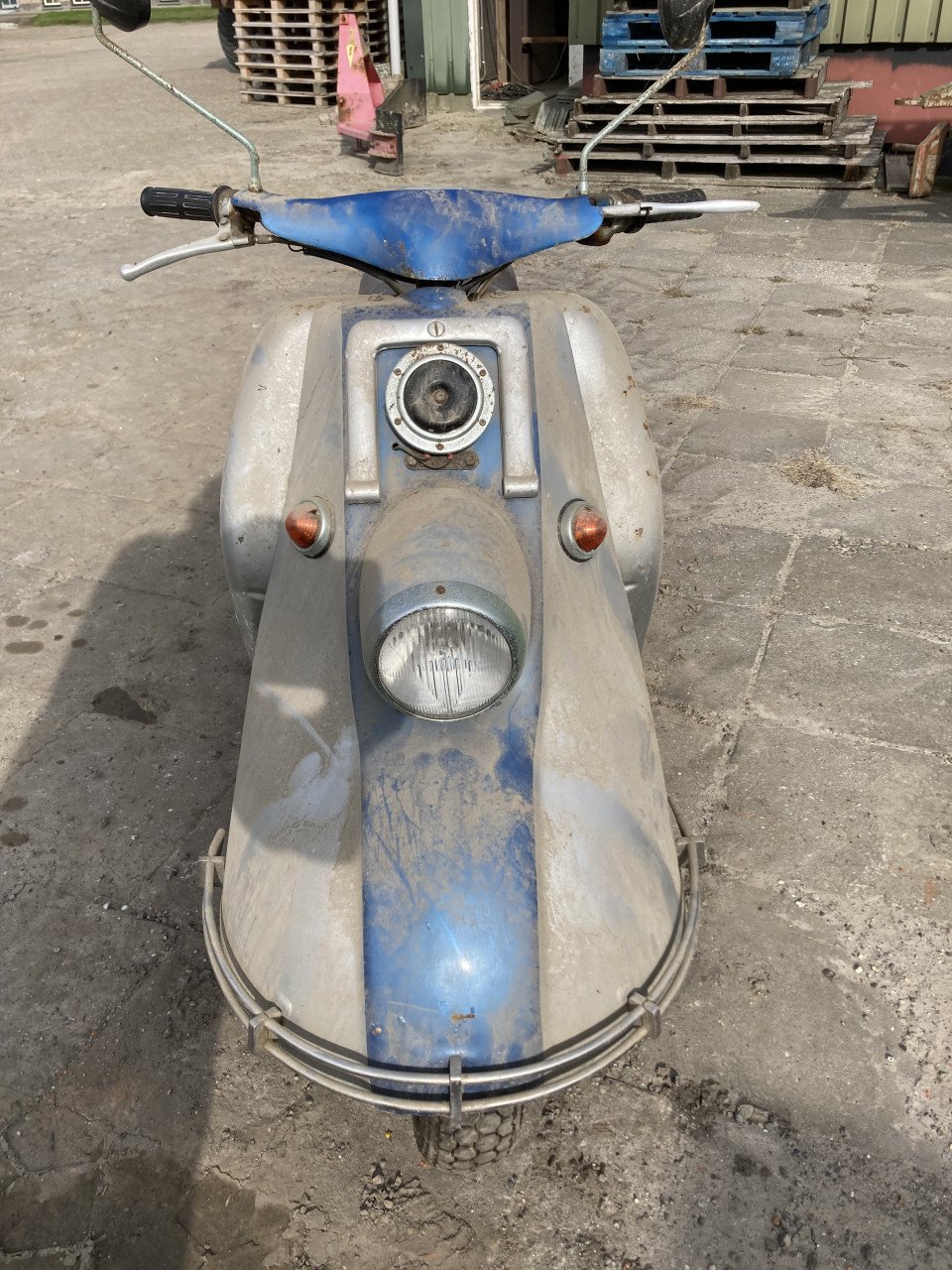 Motor scooter