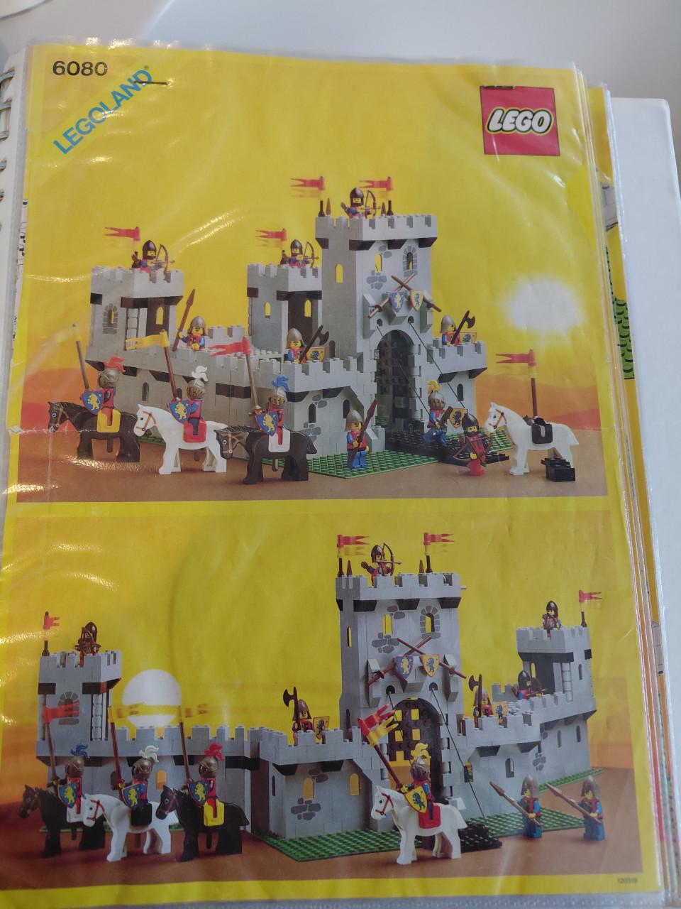 Lego kasteel met paarden, katapult en veel toebehoren