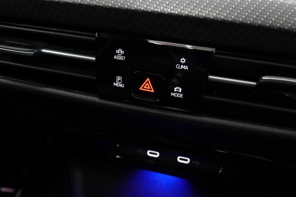 Volkswagen Golf r-line 1.5 etsi r-line | pano | iq-lights | acc | led |